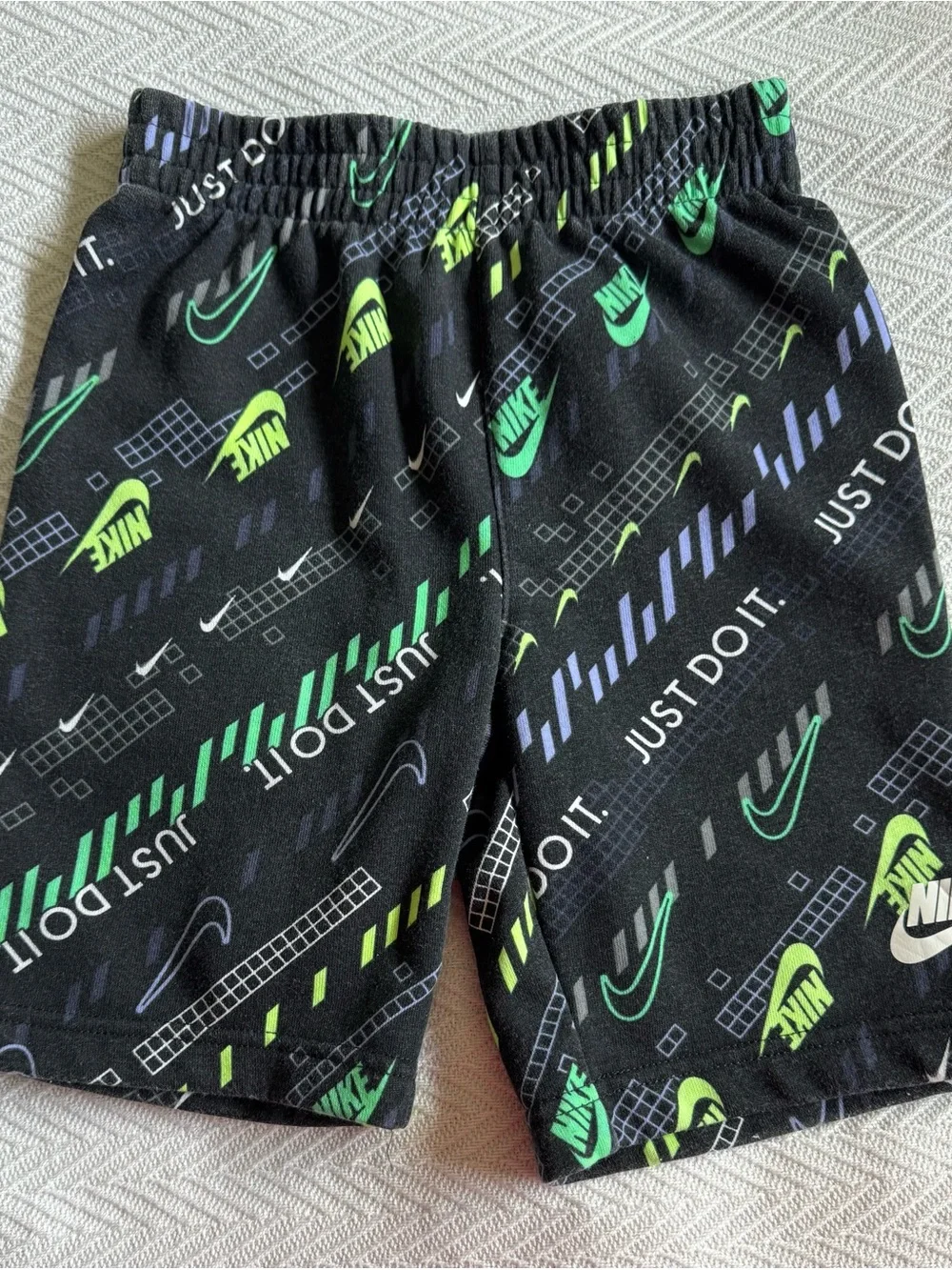Nike Kids' Size 7 (6-7 Years) Black Green Graphic Athletic Shorts